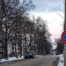На проезжей части улицы Советской в Корсакове на зиму запрещена остановка транспортных средств