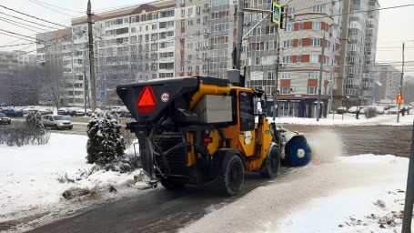 В Туле продолжается уборка снега