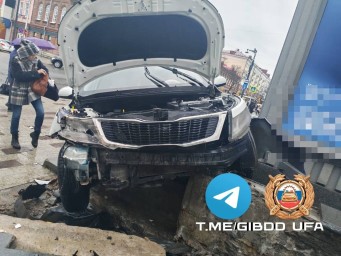 В центре Уфы водитель совершил ДТП из-за плохого самочувствия