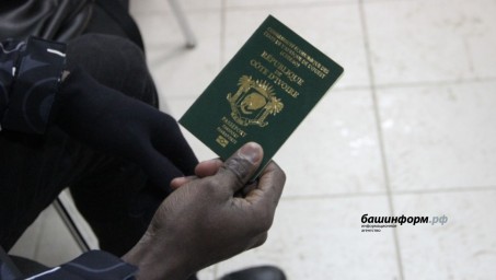 В Башкирии задержали замначальника миграции за помощь иностранцам с визами