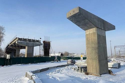 Последние опоры оборудуют на путепроводе через Транссиб в Приамурье Последние опоры оборудуют на путепроводе через Транссиб в Приамурье