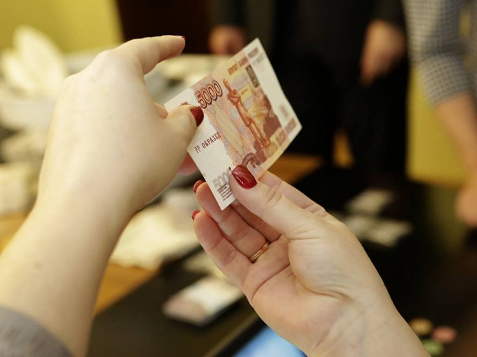 Белгородцы сняли более 740 млн рублей наличными на кассах магазинов