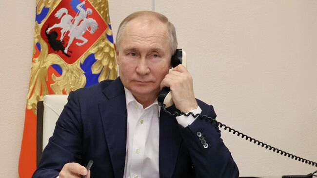 Путин рассказал президенту Узбекистана о результатах саммита на Аляске