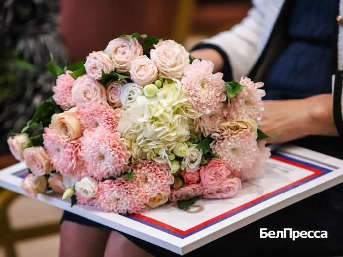 В Белгороде наградили двух белгородцев за заслуги в изобразительном искусстве