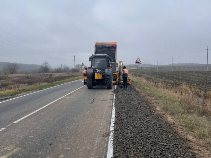 В Борисовском округе завершают ремонт участка дороги между сёлами Стригуны и Чуланово