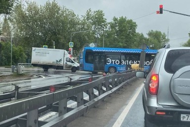 ДТП с электробусом заблокировало движение в Подольск и обратно