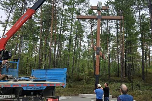 На месте крушения Ан-24 в Тындинском округе установили Поклонный крест