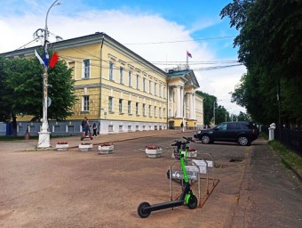 Чиновники сравнили электросамокаты в Костроме с мусором