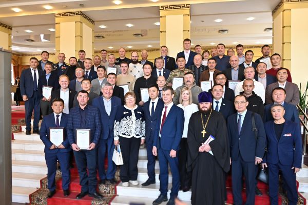 В Бурятии наградили многодетных отцов