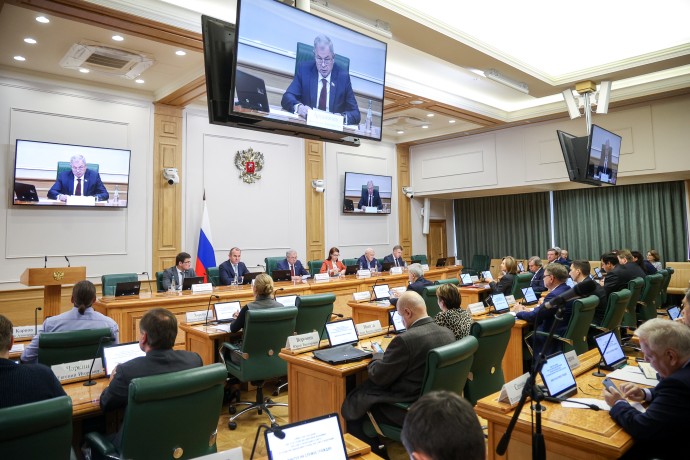 Артамонов: в финансовой сфере важен баланс между защитой и дальнейшим развитием