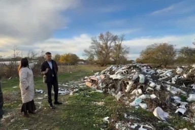 В Кочубеевском округе требуют убрать несанкционированную свалку в станице Барсуковской