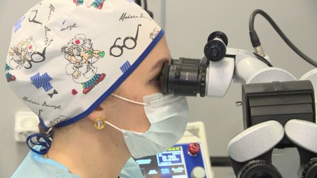 Уникальную технологию лечения онкологии глаз представили в Петербурге