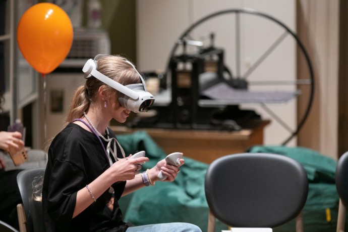 В Детском центре Музея Академии художеств можно научиться рисованию в виртуальной реальности и освоить музейные профессии В Детском центре Музея Академии художеств можно научиться рисованию в виртуальной реальности и освоить музейные профессии