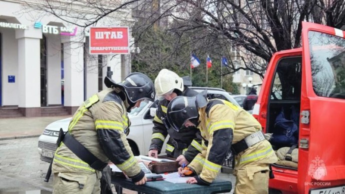 В Симферополе сотрудники МЧС России провели пожарно-тактическое учение в Русском драматическом театре