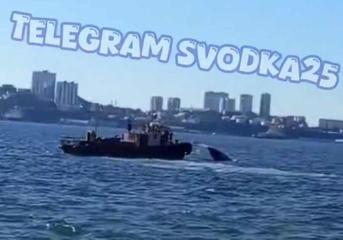 Катер терпит бедствие вблизи Владивостока