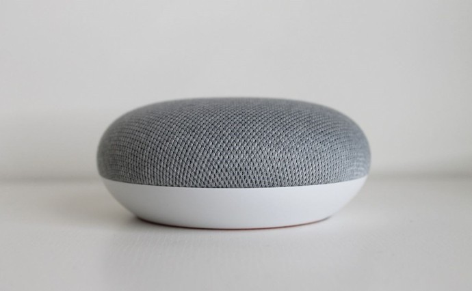 Роскачество посоветовало не обсуждать важную информацию около "умных" колонок