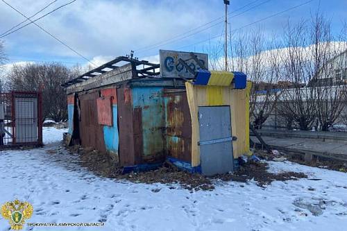 В Сковородине демонтируют заброшенный торговый павильон