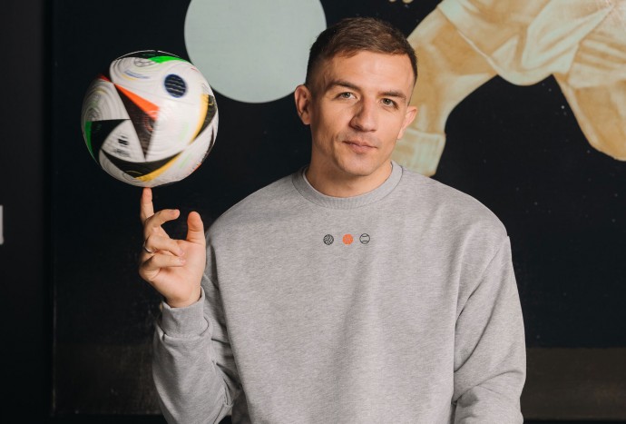 «Чемпионат» и бренд FORWARD представили совместную коллекцию одежды