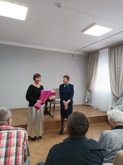 Союзу писателей Башкирии передали уникальную коллекцию книг
