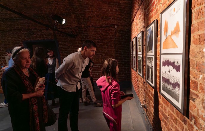 В Боярских палатах Союза театральных деятелей открылась выставка «Пейзаж в поэзии Бориса Пастернака» В Боярских палатах Союза театральных деятелей открылась выставка «Пейзаж в поэзии Бориса Пастернака»
