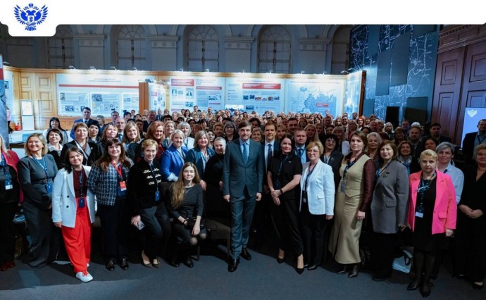 Руководители сахалинских школ участвуют в "Клубе директоров" в Москве