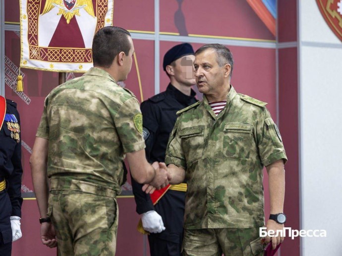 Белгородских росгвардейцев наградили почётным вымпелом директора Росгвардии
