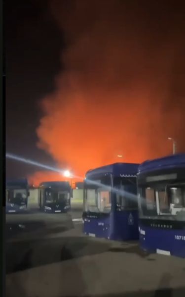 Более 400 автобусов эвакуировали из-за масштабного пожара в Астрахани