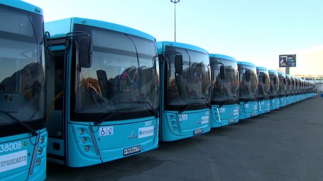 В Петербурге добавят автобусов на маршруты до кладбищ в Родительскую субботу и на Троицу