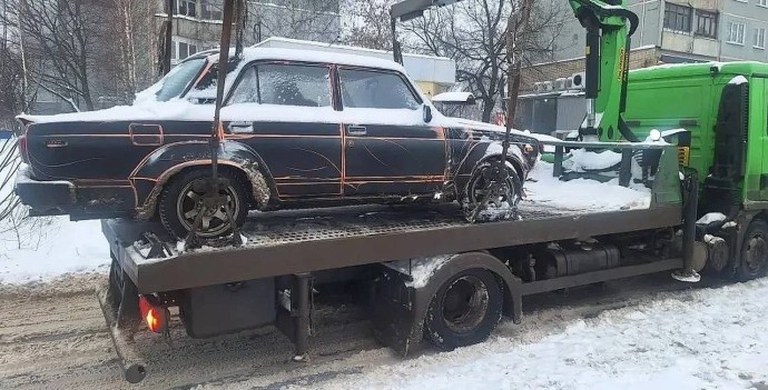 Инспекторы ГАИ разыскали водителя, устроившего дрифт на площади Ленина