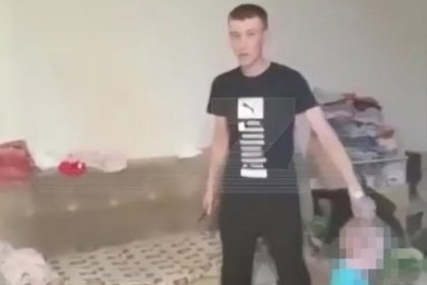 Многодетный россиянин приревновал жену и размахивал ножом при детях