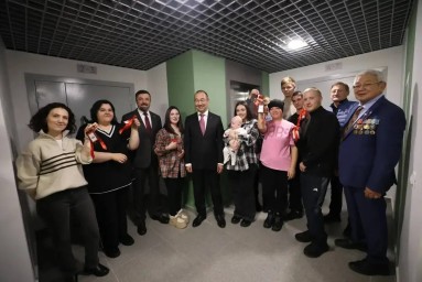 В Нерюнгри дети-сироты получили квартиры в новом доме