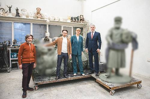 Завершается работа над скульптурой купца с верблюдом, которая украсит Благовещенск