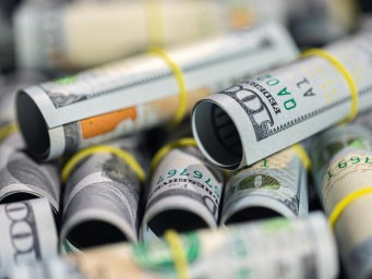 В ноябре россияне резко увеличили интерес к покупке долларов — "Русский стандарт"