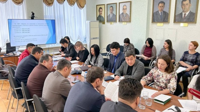 В Горсовете Улан-Удэ обсудили бюджет для социальной сферы и ЖКХ В Горсовете Улан-Удэ обсудили бюджет для социальной сферы и ЖКХ