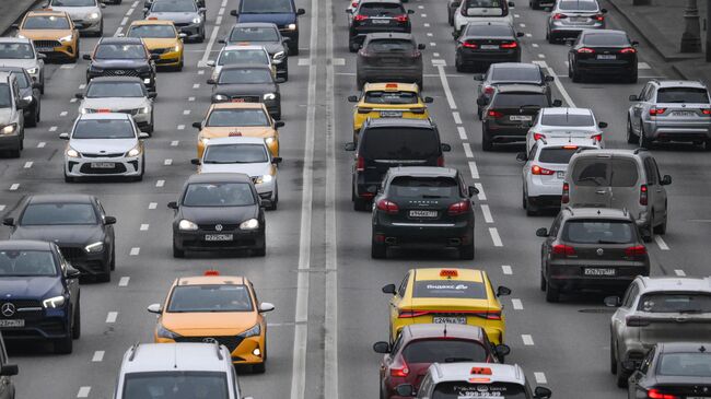 В России снизилась средняя цена поддержанных легковушек В России снизилась средняя цена поддержанных легковушек