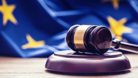 Мнение из ЕС: Польше, Словакии и Венгрии стоит ждать иска из Брюсселя