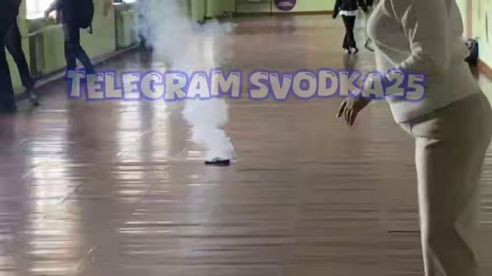 Детей эвакуировали из школы во Владивостоке из-за взорвавшегося телефона