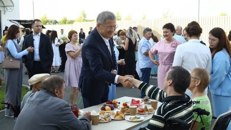 Радий Хабиров поздравил коллектив и подопечных Уфимского хосписа