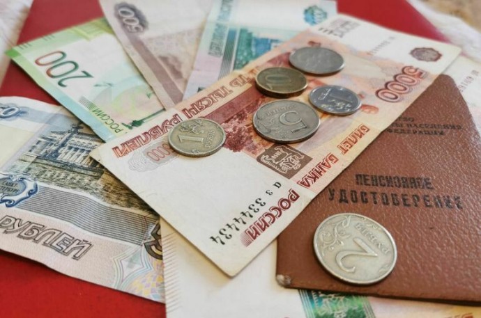 Россиянам в Латвии и Эстонии начислили ранее заблокированные санкциями пенсии