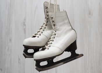 Советские коньки и хоккейные клюшки ищет драмтеатр Приамурья Советские коньки и хоккейные клюшки ищет драмтеатр Приамурья