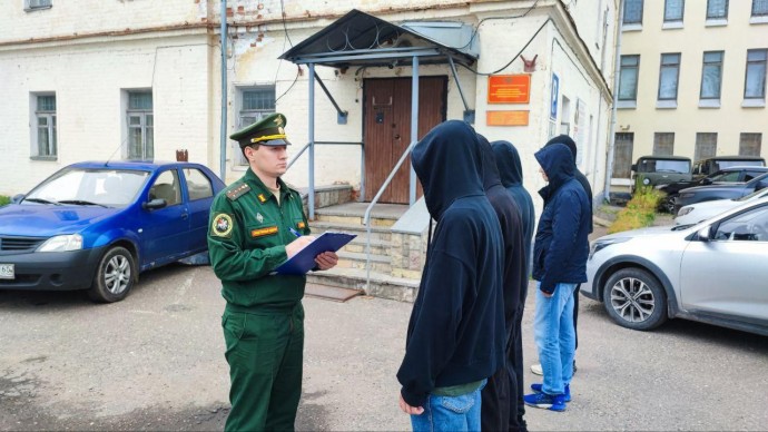 Новгородские следователи вновь нашли не вставших на воинский учёт мигрантов