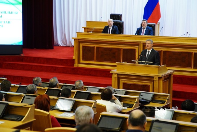 В Башкирии впервые в стране вручили удостоверения военкоров В Башкирии впервые в стране вручили удостоверения военкоров