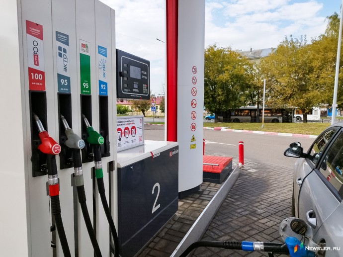Второй раз за неделю: литр бензина снова подорожал