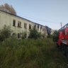 Пламя охватило здание общежития в Костромской области