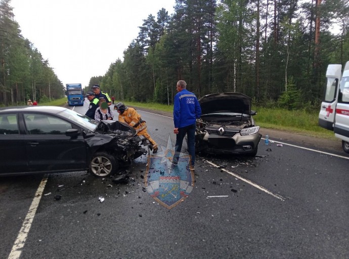 Трое взрослых и подросток пострадали в аварии на трассе «Кола»