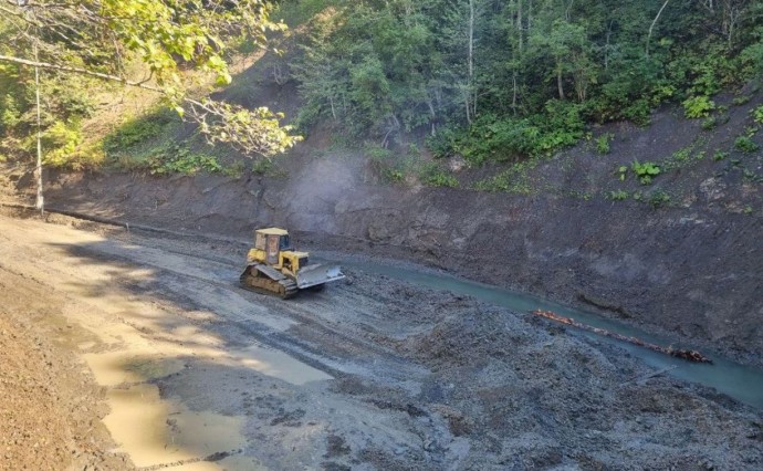 В Синегорске выполнили более 50% работ по очистке водохранилища