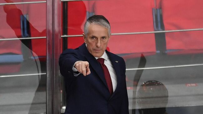 Судья оскорбил главного тренера "Локомотива" Хартли во время матча КХЛ