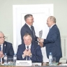 Путин наградил лауреата премии "Служение" из Курской области