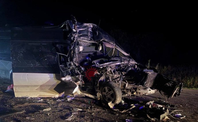 Четыре человека попали в больницу после страшного ДТП в Углегорском районе