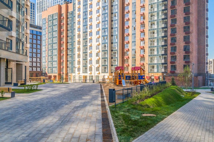 Два корпуса, детские площадки и безбарьерная среда: в СВАО построили новый дом по программе реновации